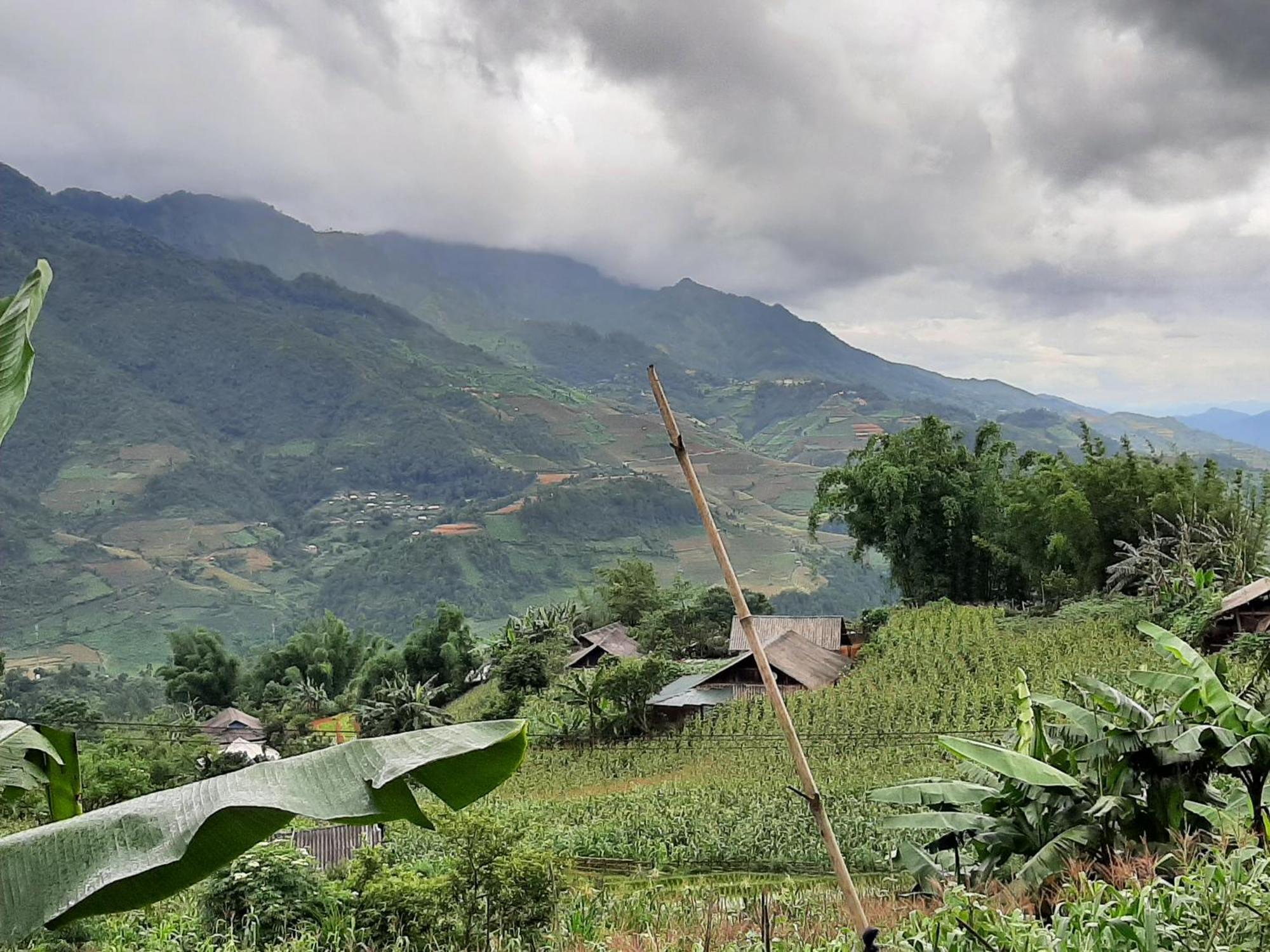 Dong Suoi H'Mong Homestay & Bungalow - Trek & Vegetarian Food Mu Cang Chai Exterior photo